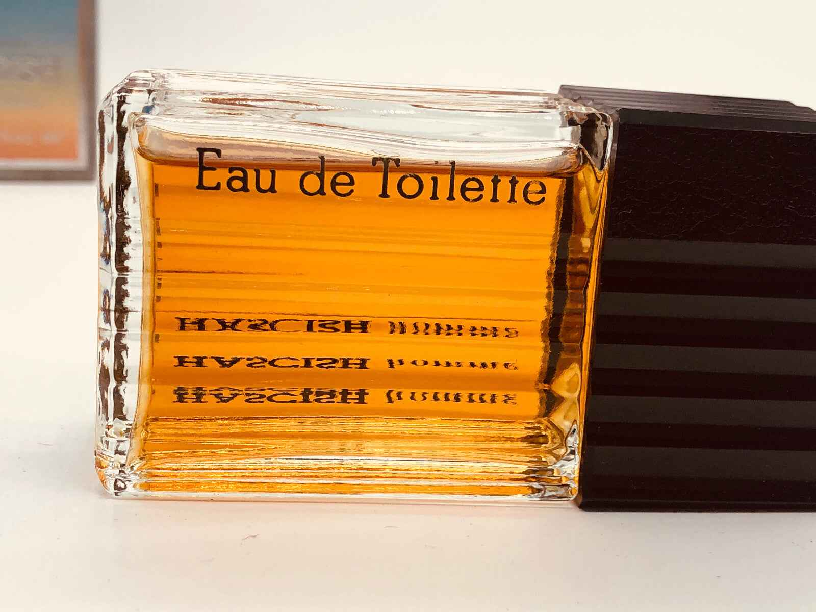 Profumo Veejaga Hascish Pour Homme Vintage in flacone elegante con tonalità dorata