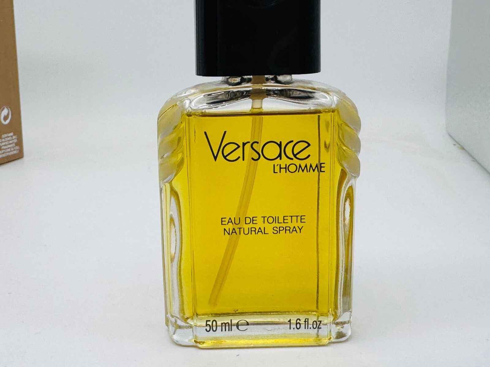 Profumo Versace L' Homme Vintage in bottiglia elegante da 50 ml, spray naturale per una fragranza sofisticata