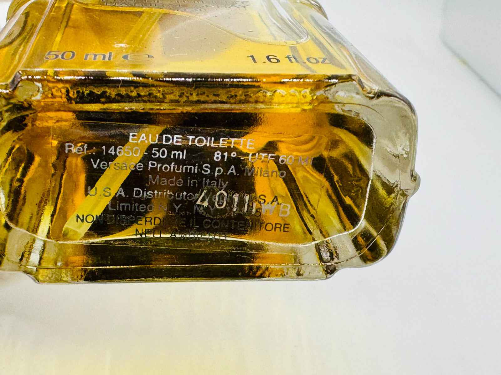 Flacone di Versace L' Homme Vintage da 50 ml con fragranza elegante e raffinata
