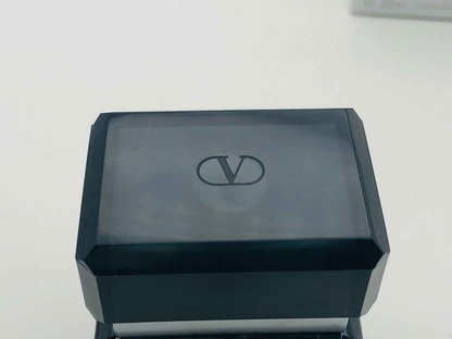 Confezione di Very Valentino Pour Homme con logo elegante e design sofisticato