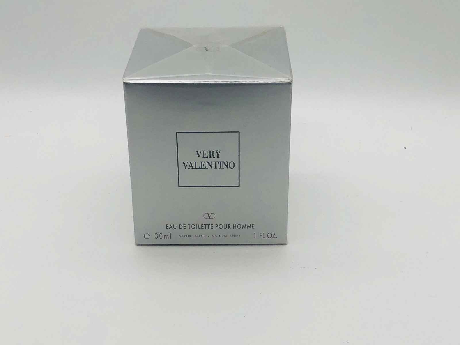 Confezione di Very Valentino Pour Homme 30ml profumo in un elegante scatola argentata