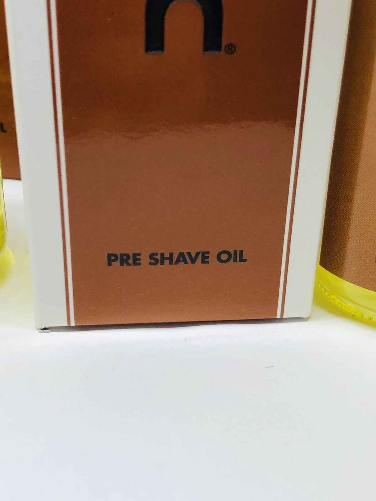 Confezione di Xpec Olio Pre Barba con etichetta chiara per una rasatura comoda e delicata