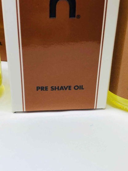 Confezione di Xpec Olio Pre Barba con etichetta chiara per una rasatura comoda e delicata