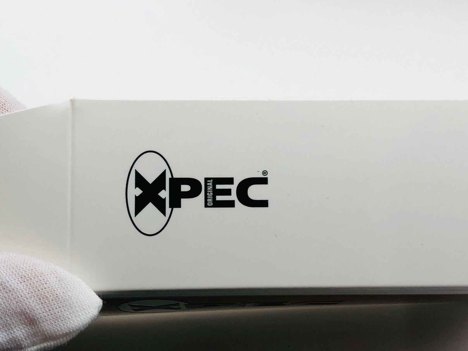 Confezione di olio pre barba Xpec con logo in evidenza per preparare la pelle alla rasatura