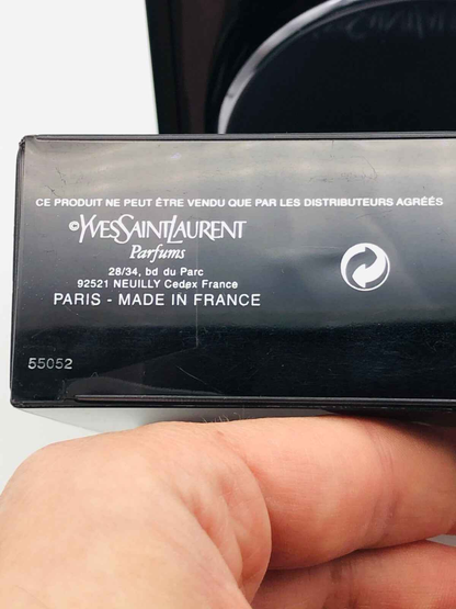 Flacone di profumo Ysl Nu di Yves Saint Laurent con design elegante e raffinato